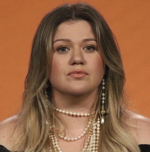 Kelly Clarkson Admits She Finds ‘Nothing Wrong’ With Spanking Her Kids As A Form Of Parental Discipline –