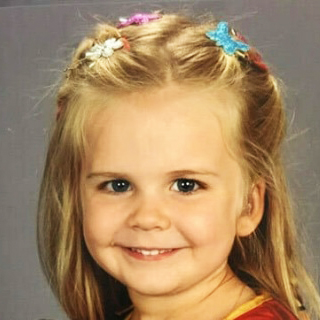 Dad lets nervous daughter choose her own outfit for class photo day – the final result will make your heart melt