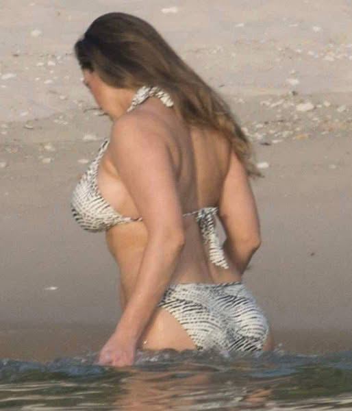 According to science this 45-year-old celeb has the perfect body! But wait till she turns..