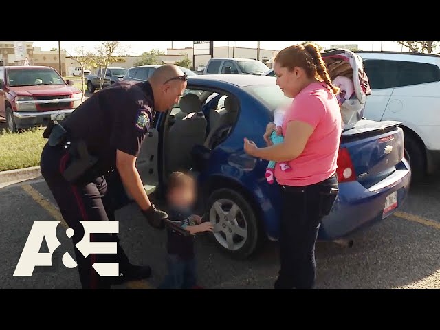 A young man saved a child locked inside a car by breaking the window — but instead of gratitude, the child’s mother called the police: And here’s what happened nex