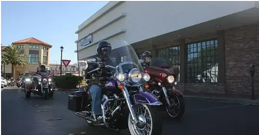 MY MOM EMBARRASSED ME IN FRONT OF MY NEIGHBORS BY SHOWING UP ON A HARLEY — AN HOUR LATER I CRIED IN HER ARMS, SAYING SORRY