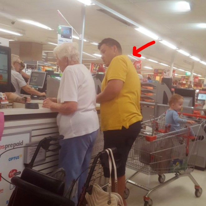A devoted dad of two has captured global attention after his unexpected act of kindness inside a supermarket earned him praise from people around the world